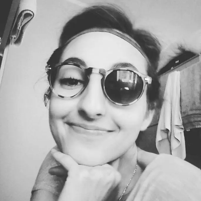 Дана дизайнер, художник, калиграф